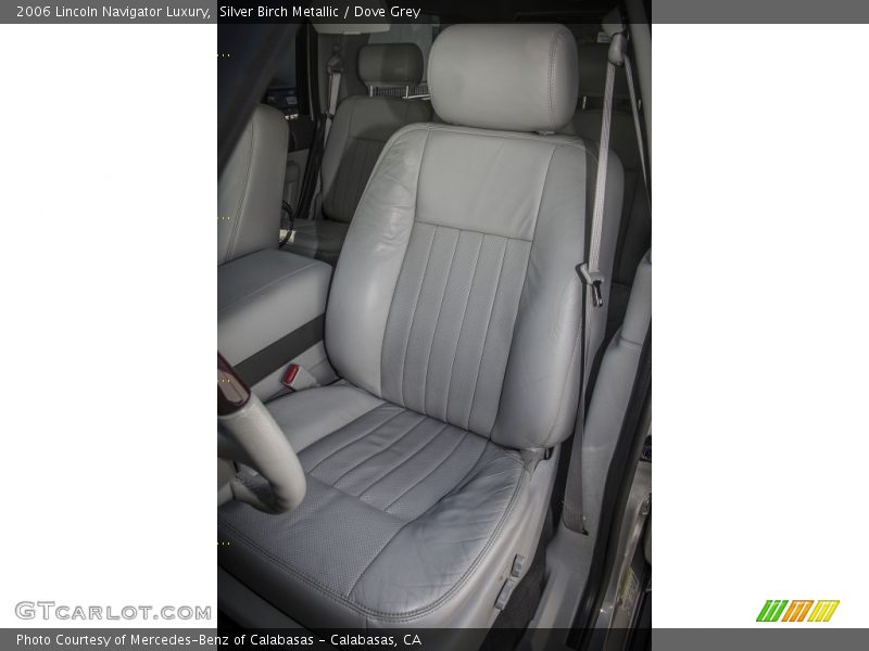 Front Seat of 2006 Navigator Luxury