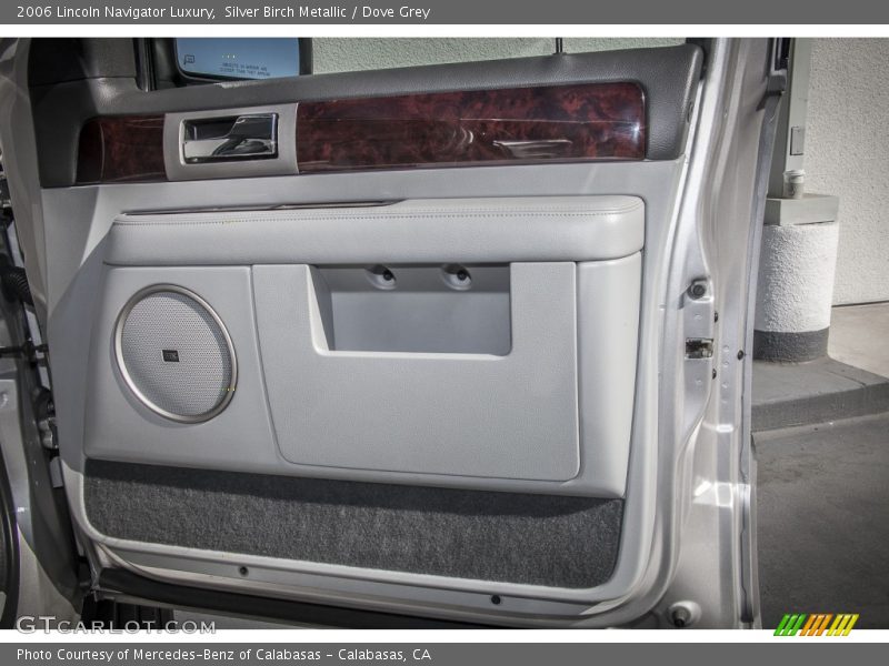 Door Panel of 2006 Navigator Luxury