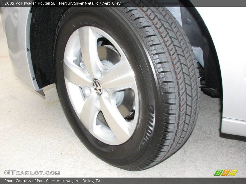 Mercury Sliver Metallic / Aero Grey 2009 Volkswagen Routan SE
