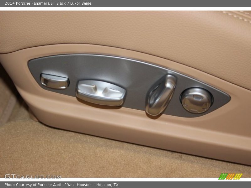 Controls of 2014 Panamera S