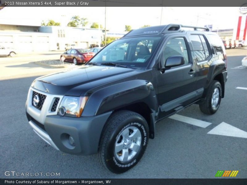 Front 3/4 View of 2013 Xterra S 4x4