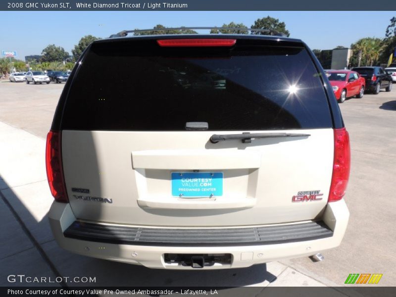 White Diamond Tricoat / Light Titanium 2008 GMC Yukon SLT