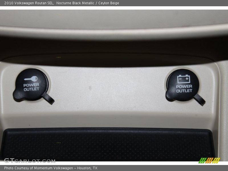 Nocturne Black Metallic / Ceylon Beige 2010 Volkswagen Routan SEL