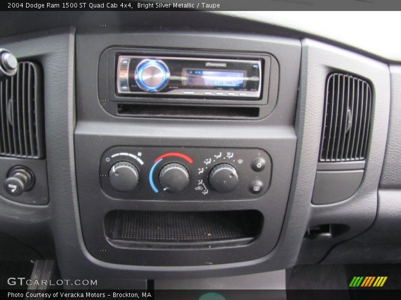 Bright Silver Metallic / Taupe 2004 Dodge Ram 1500 ST Quad Cab 4x4