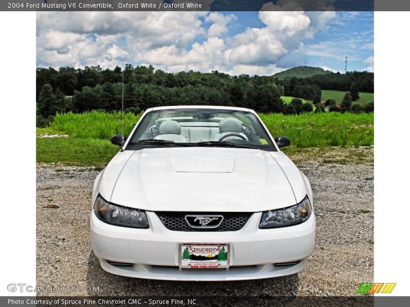 Oxford White / Oxford White 2004 Ford Mustang V6 Convertible