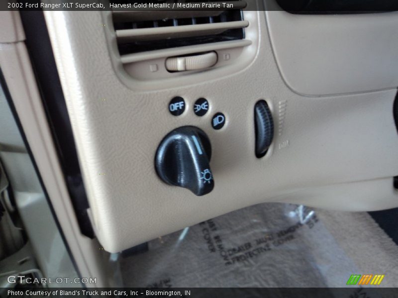Harvest Gold Metallic / Medium Prairie Tan 2002 Ford Ranger XLT SuperCab