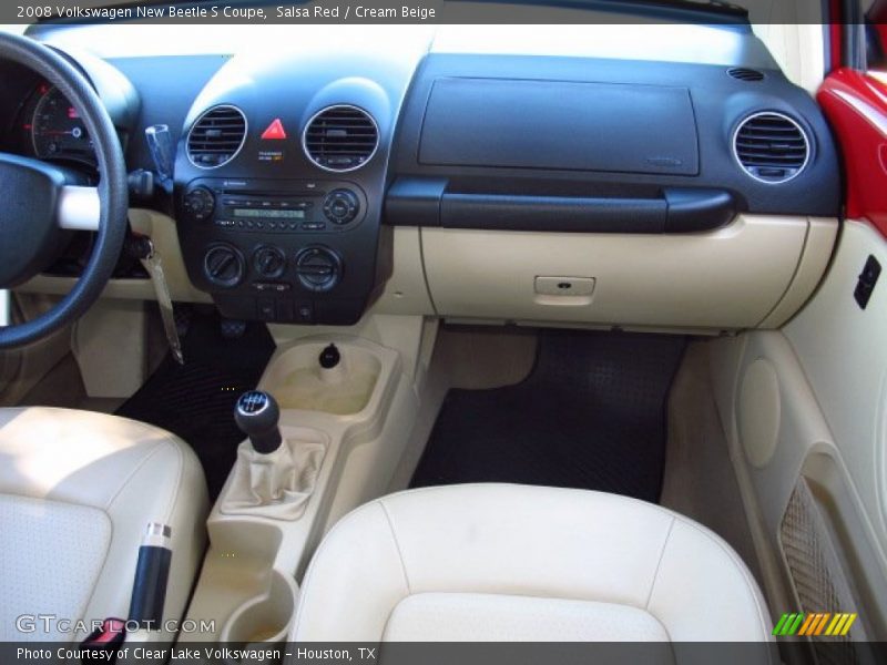 Dashboard of 2008 New Beetle S Coupe