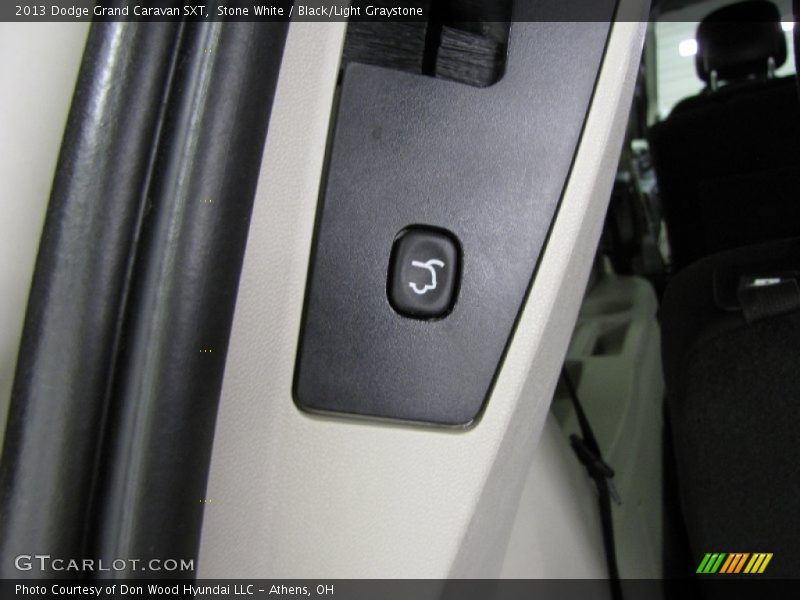 Stone White / Black/Light Graystone 2013 Dodge Grand Caravan SXT
