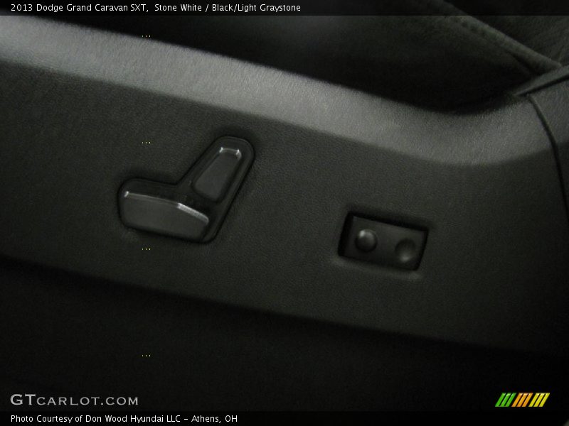 Stone White / Black/Light Graystone 2013 Dodge Grand Caravan SXT