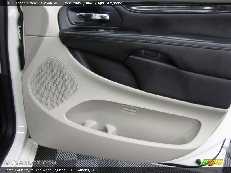 Stone White / Black/Light Graystone 2013 Dodge Grand Caravan SXT
