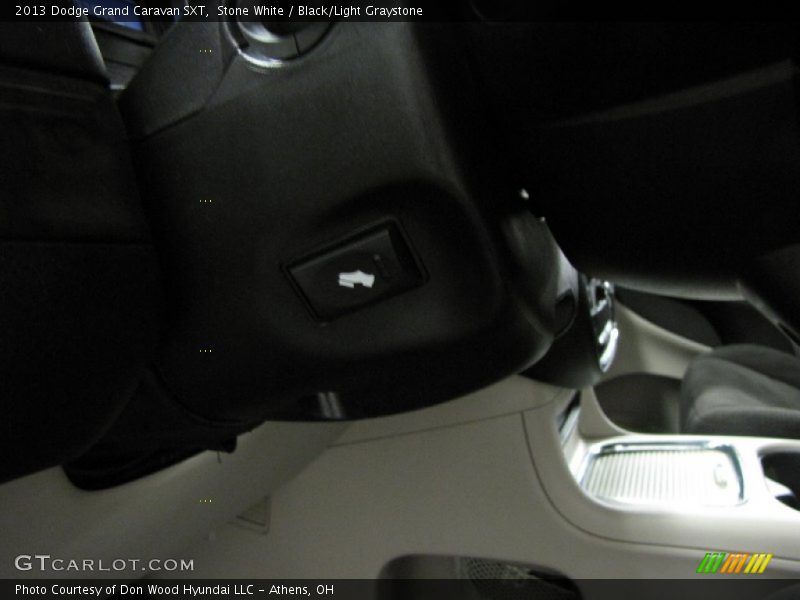 Stone White / Black/Light Graystone 2013 Dodge Grand Caravan SXT
