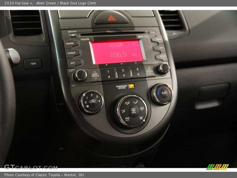 Alien Green / Black Soul Logo Cloth 2010 Kia Soul +