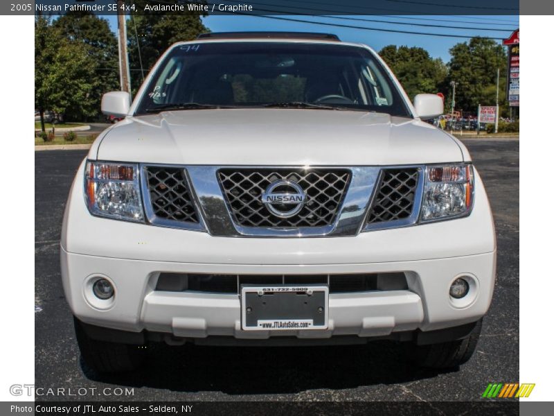 Avalanche White / Graphite 2005 Nissan Pathfinder SE 4x4