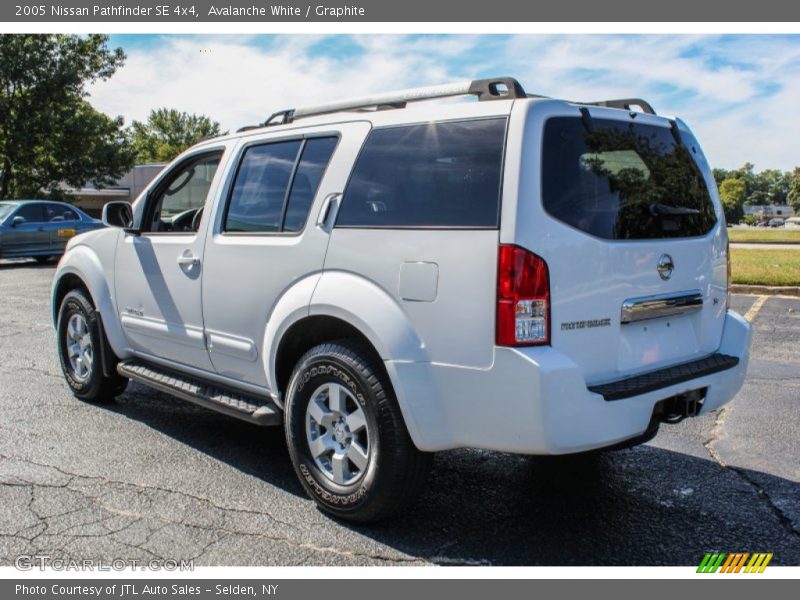 Avalanche White / Graphite 2005 Nissan Pathfinder SE 4x4