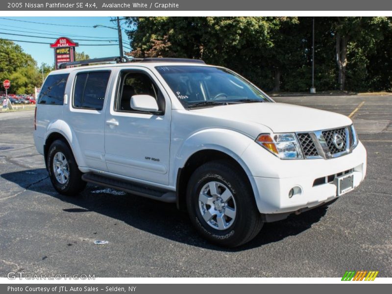 Avalanche White / Graphite 2005 Nissan Pathfinder SE 4x4