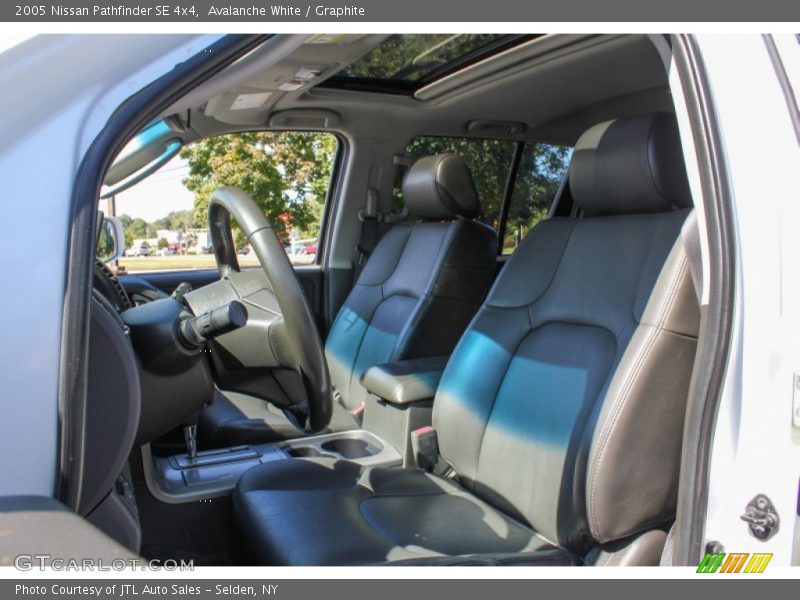 Avalanche White / Graphite 2005 Nissan Pathfinder SE 4x4