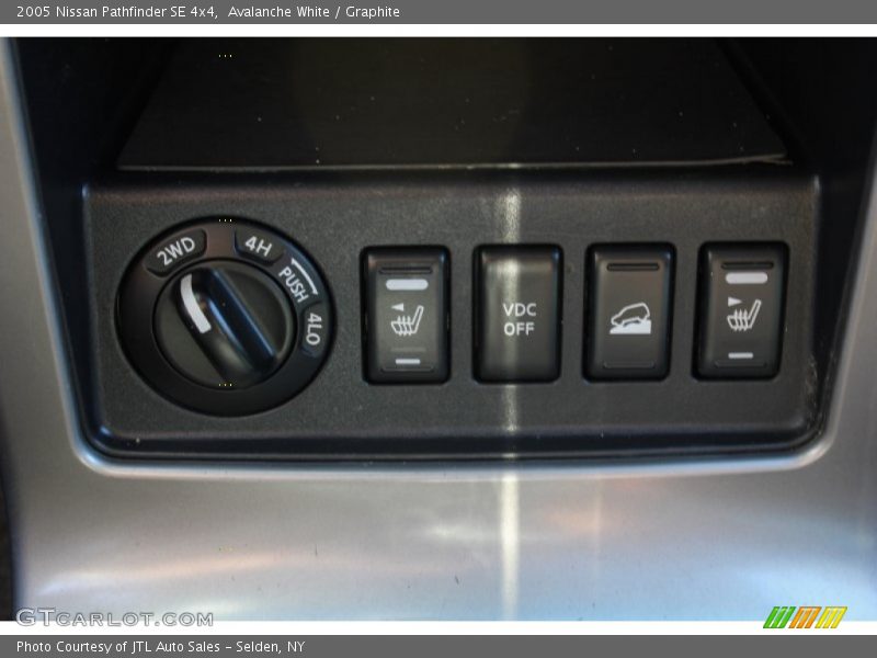Avalanche White / Graphite 2005 Nissan Pathfinder SE 4x4