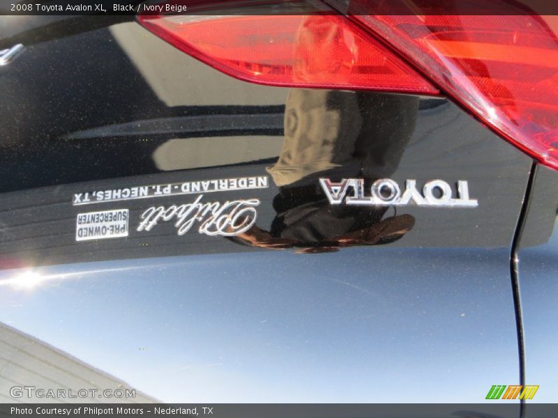 Black / Ivory Beige 2008 Toyota Avalon XL