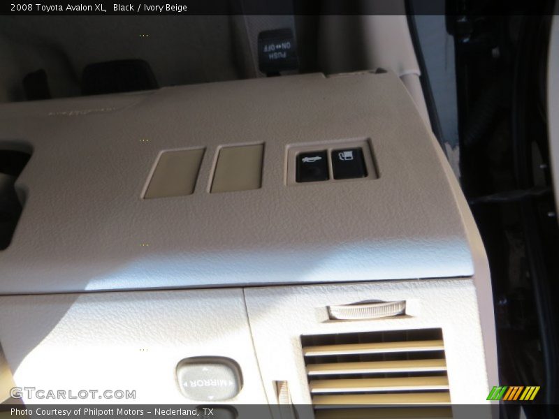 Black / Ivory Beige 2008 Toyota Avalon XL