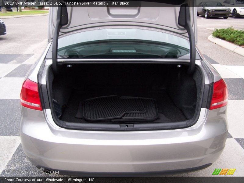 Tungsten Silver Metallic / Titan Black 2013 Volkswagen Passat 2.5L S
