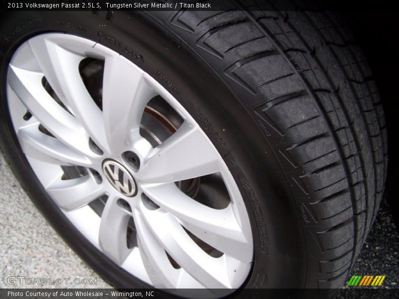 Tungsten Silver Metallic / Titan Black 2013 Volkswagen Passat 2.5L S