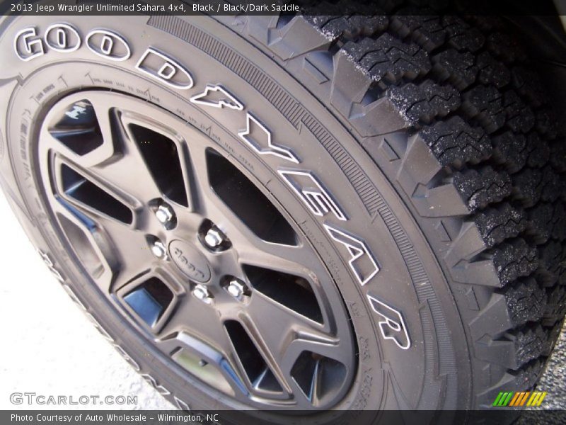 Black / Black/Dark Saddle 2013 Jeep Wrangler Unlimited Sahara 4x4