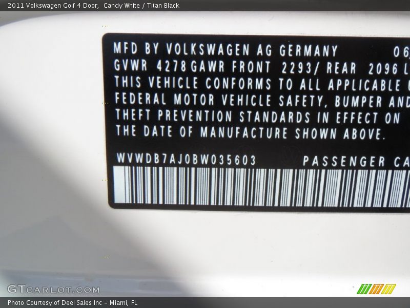 Candy White / Titan Black 2011 Volkswagen Golf 4 Door