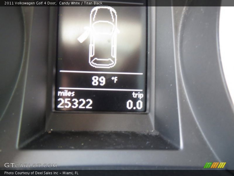 Candy White / Titan Black 2011 Volkswagen Golf 4 Door