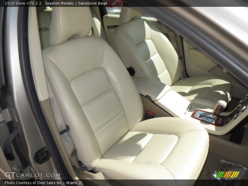 Front Seat of 2010 V70 3.2