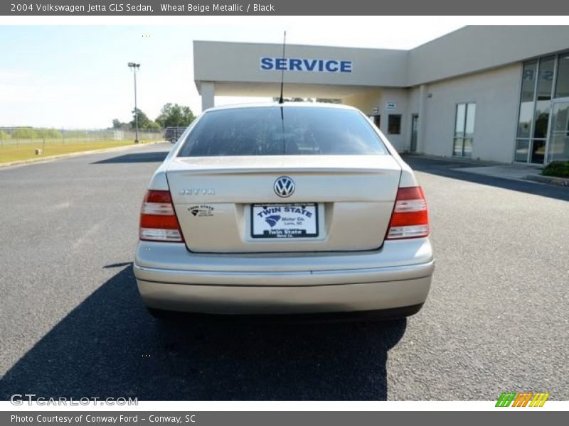 Wheat Beige Metallic / Black 2004 Volkswagen Jetta GLS Sedan