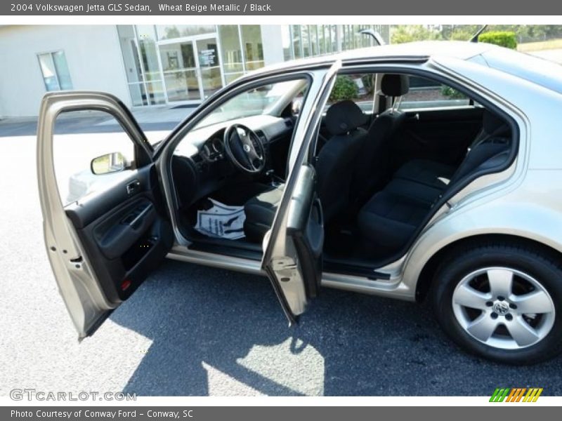 Wheat Beige Metallic / Black 2004 Volkswagen Jetta GLS Sedan