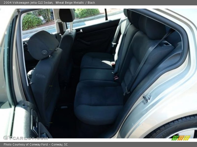 Wheat Beige Metallic / Black 2004 Volkswagen Jetta GLS Sedan
