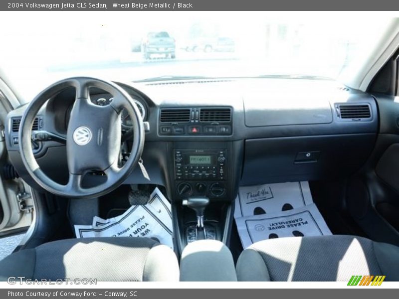 Wheat Beige Metallic / Black 2004 Volkswagen Jetta GLS Sedan