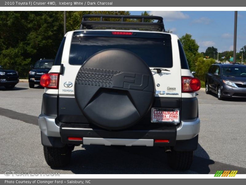 Iceberg White / Dark Charcoal 2010 Toyota FJ Cruiser 4WD