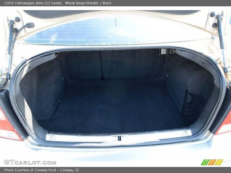 Wheat Beige Metallic / Black 2004 Volkswagen Jetta GLS Sedan