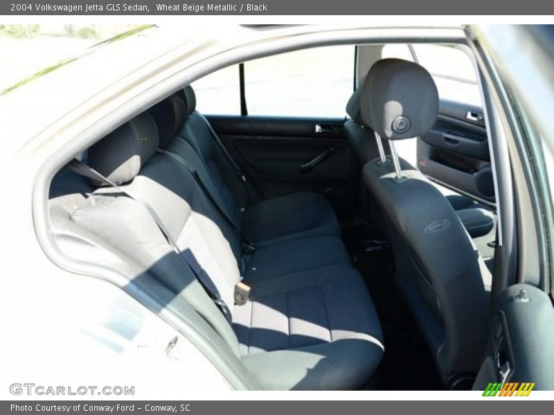 Wheat Beige Metallic / Black 2004 Volkswagen Jetta GLS Sedan