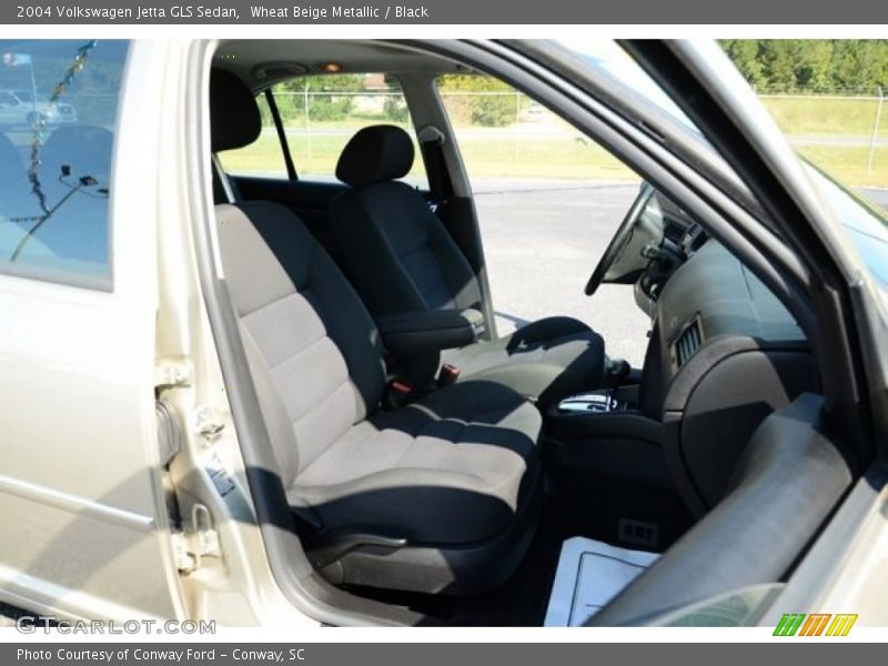 Wheat Beige Metallic / Black 2004 Volkswagen Jetta GLS Sedan