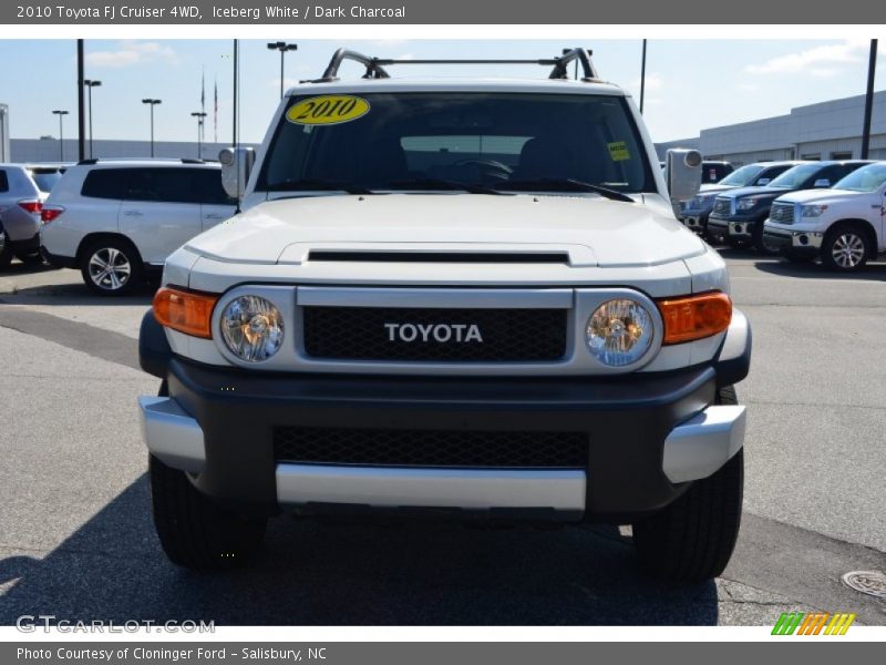 Iceberg White / Dark Charcoal 2010 Toyota FJ Cruiser 4WD