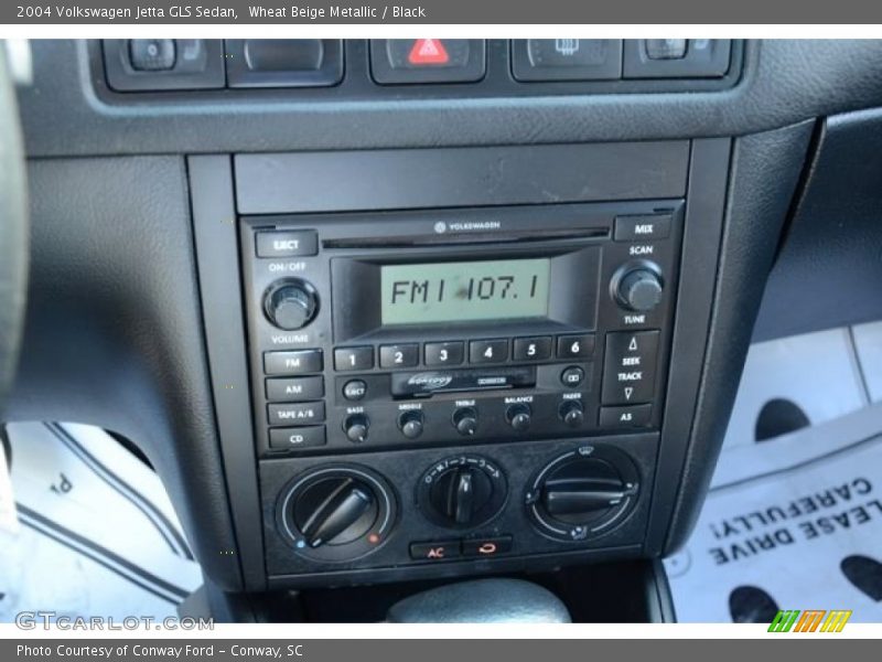 Wheat Beige Metallic / Black 2004 Volkswagen Jetta GLS Sedan