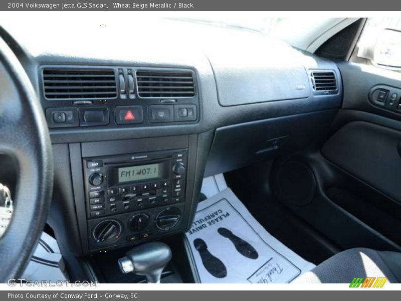 Wheat Beige Metallic / Black 2004 Volkswagen Jetta GLS Sedan
