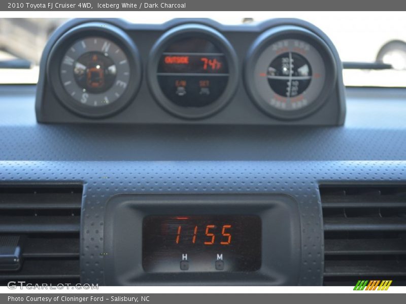 Iceberg White / Dark Charcoal 2010 Toyota FJ Cruiser 4WD