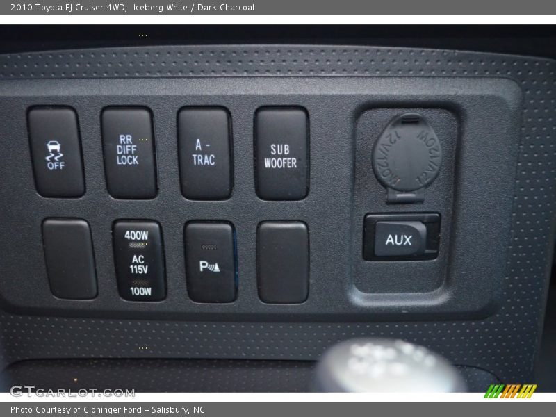 Iceberg White / Dark Charcoal 2010 Toyota FJ Cruiser 4WD