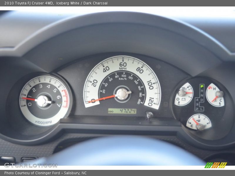 Iceberg White / Dark Charcoal 2010 Toyota FJ Cruiser 4WD