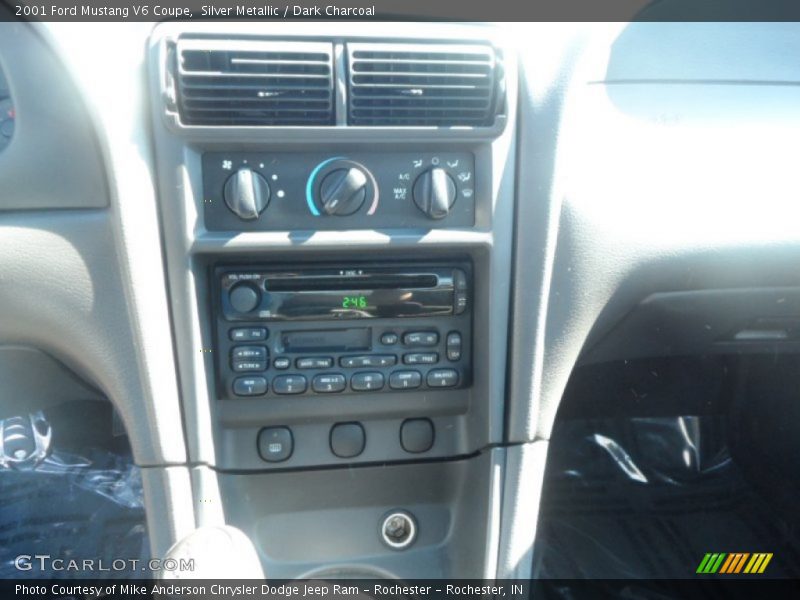 Silver Metallic / Dark Charcoal 2001 Ford Mustang V6 Coupe