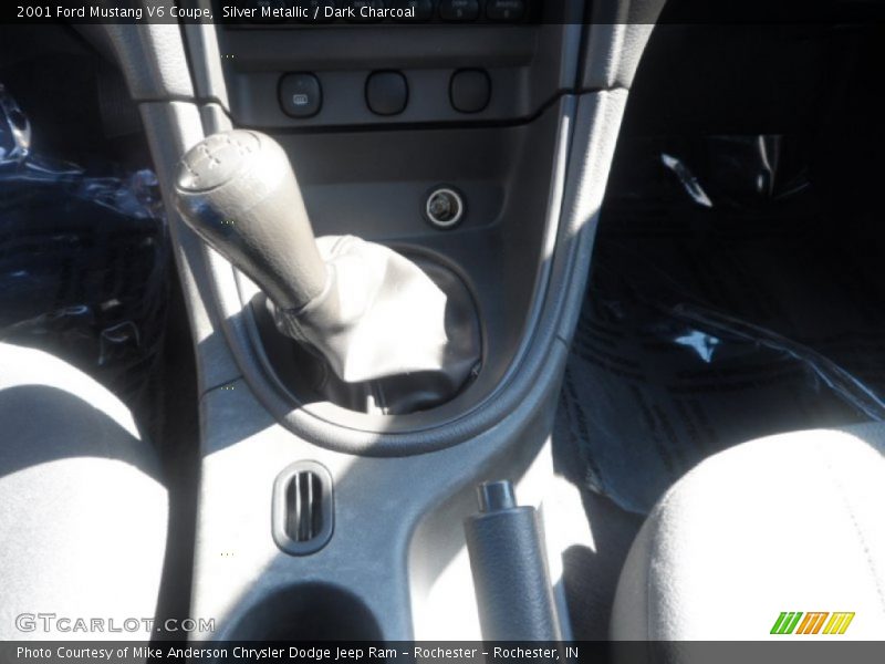Silver Metallic / Dark Charcoal 2001 Ford Mustang V6 Coupe