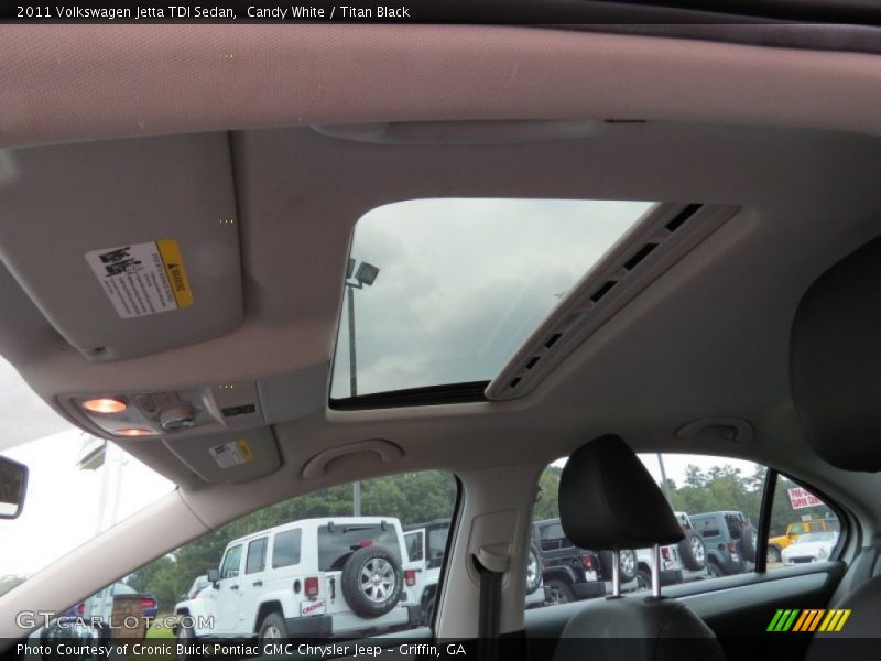 Candy White / Titan Black 2011 Volkswagen Jetta TDI Sedan