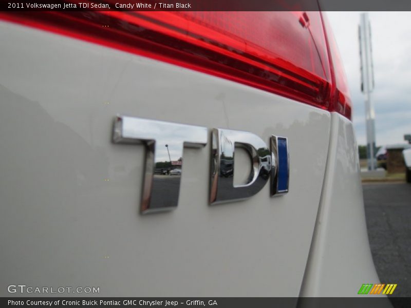 Candy White / Titan Black 2011 Volkswagen Jetta TDI Sedan