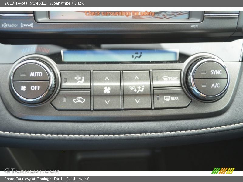 Super White / Black 2013 Toyota RAV4 XLE