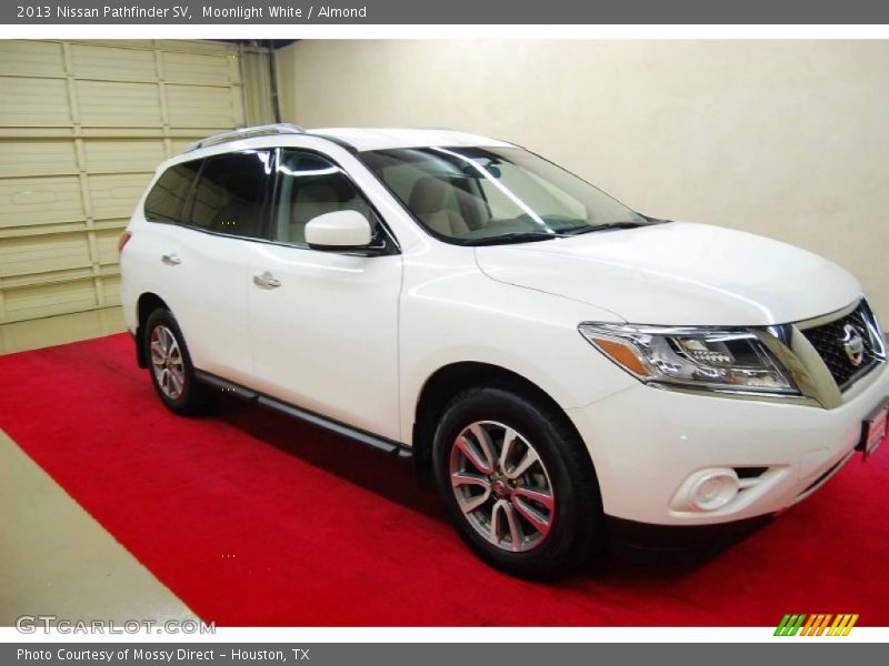 Moonlight White / Almond 2013 Nissan Pathfinder SV