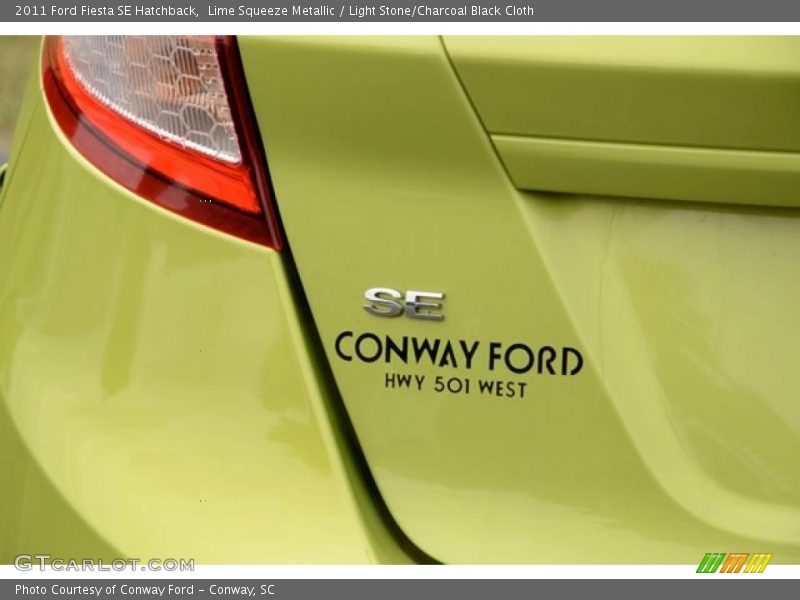 Lime Squeeze Metallic / Light Stone/Charcoal Black Cloth 2011 Ford Fiesta SE Hatchback